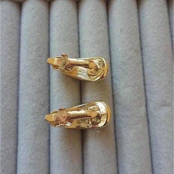 CROWN TRIFARI BLUE ENAMEL CLIP-ON EARRINGS - Picture 2 of 9